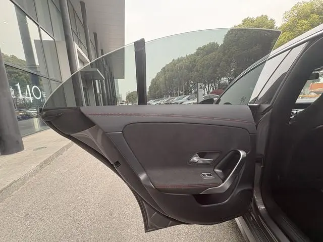 Mercedes-Benz Mercedes-Benz CLA CLA 200 four-door coupe