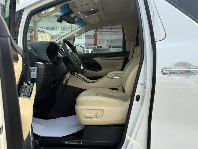 TOYOTA Elfa 3.5L Premium Edition