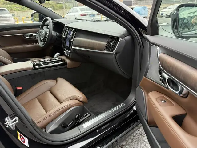 Volvo Volvo S90 PHEV T8 four-wheel drive long battery life Zhiya Deluxe Edition