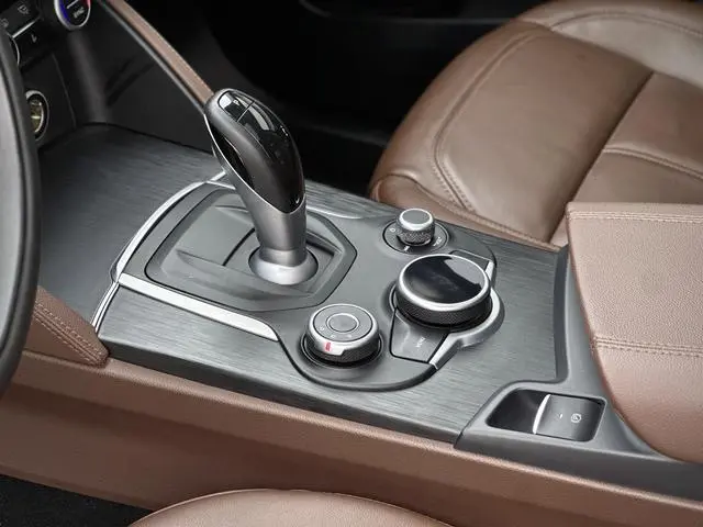 Alfa Romeo Stelvio 2.0T 200HP Elite Edition