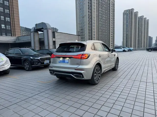 Hongqi Hongqi HS5 2.0T four-wheel drive flag collar Pro version