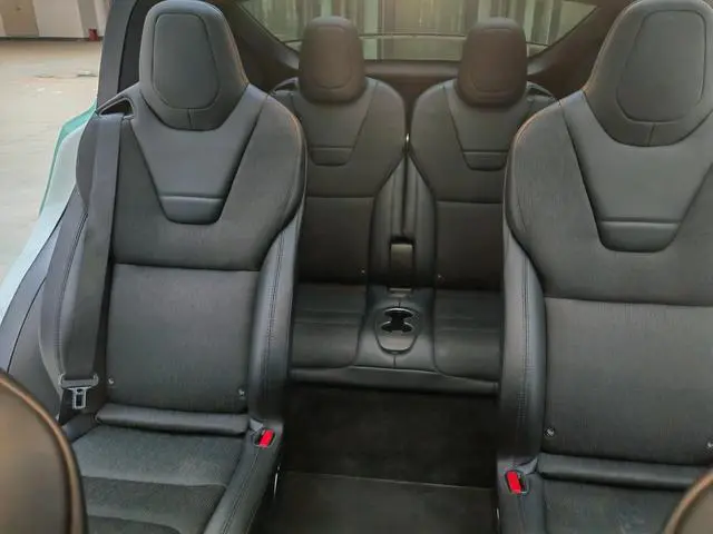 Tesla Model X 90D