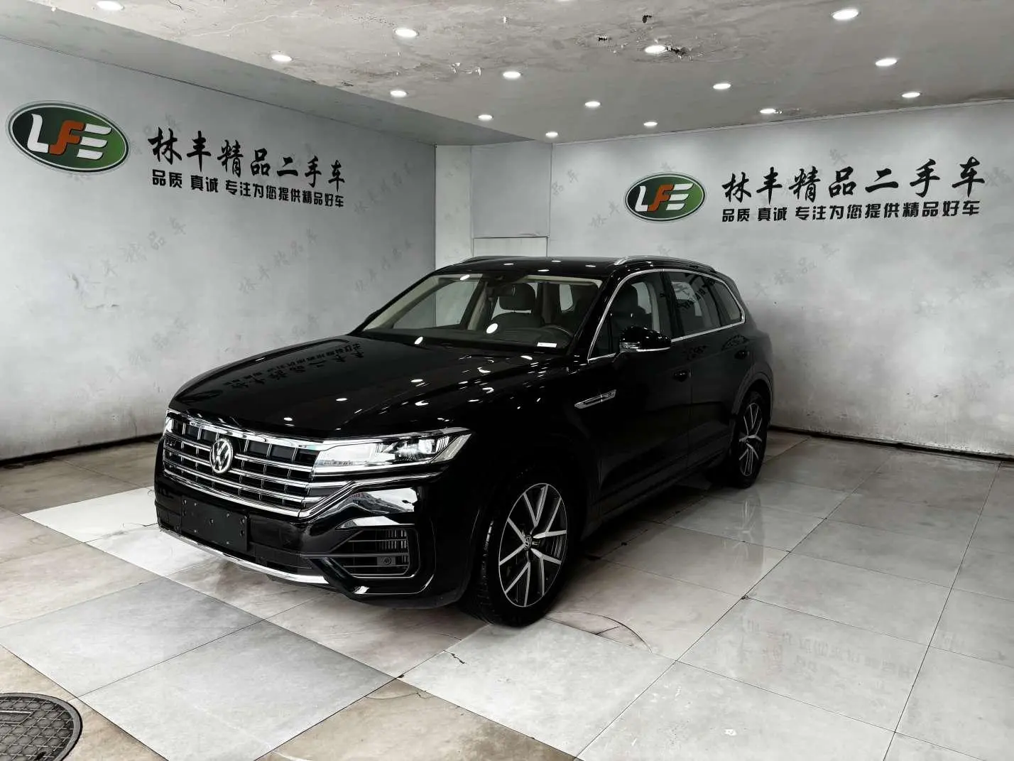 Volkswagen Touareg 3.0 TSI Sharp Front Version Country V