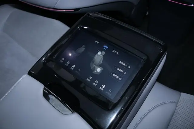 VOYAH Lantu chasing light PHEV Ultra-long battery life, four-wheel drive ultimate edition