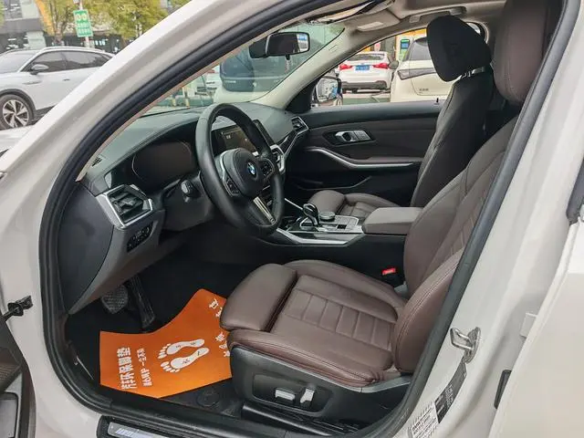 BMW BMW 3 Series Facelift 325Li M sports suit