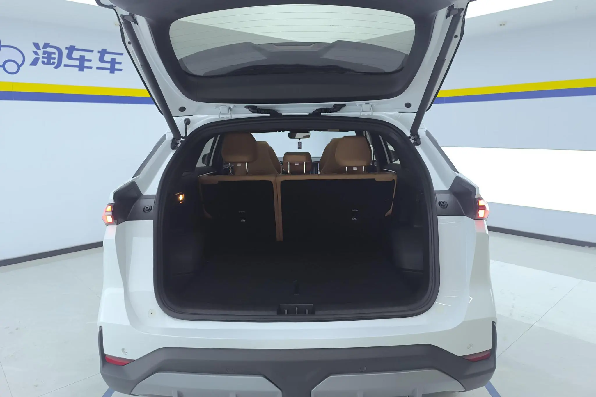 Geely Galaxy Galaxy L7 1.5L EM-i 115km Discovery+ version
