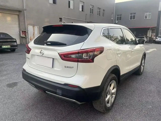 Nissan Qashqai 2.0 L XV Smart Edition