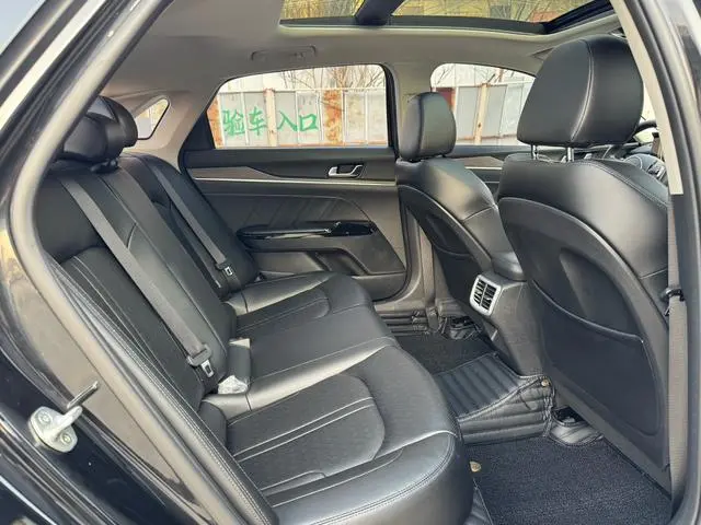 Kia Kia K5 270T CVVD Deluxe Edition