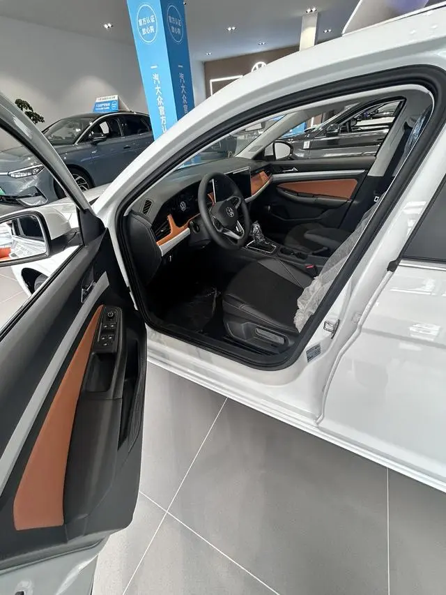 Volkswagen Bora 200TSI DSG Yuexing Navigation Edition