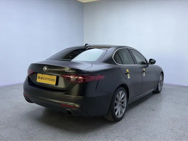 Alfa Romeo Giulia 2.0T 280HP Deluxe Edition