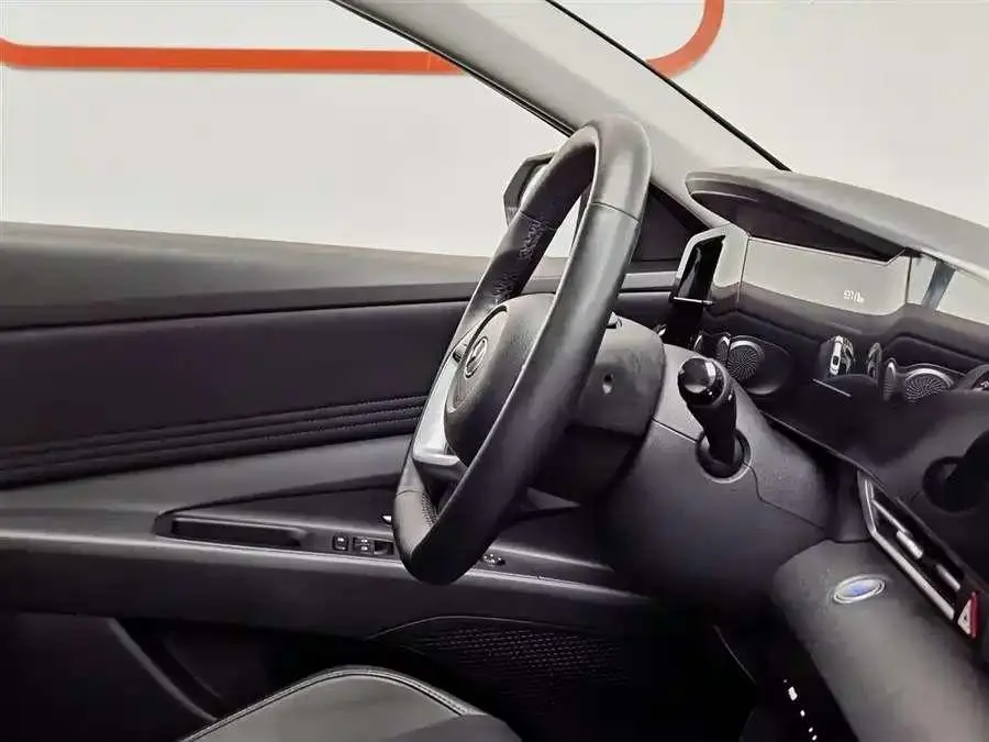 Hyundai Elantra 1.5L CVT LUX Premium Edition