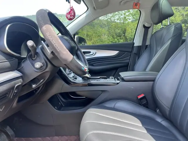 Roewe Roewe RX5 MAX Supreme series 300TGI automatic Luxury Cockpit Version