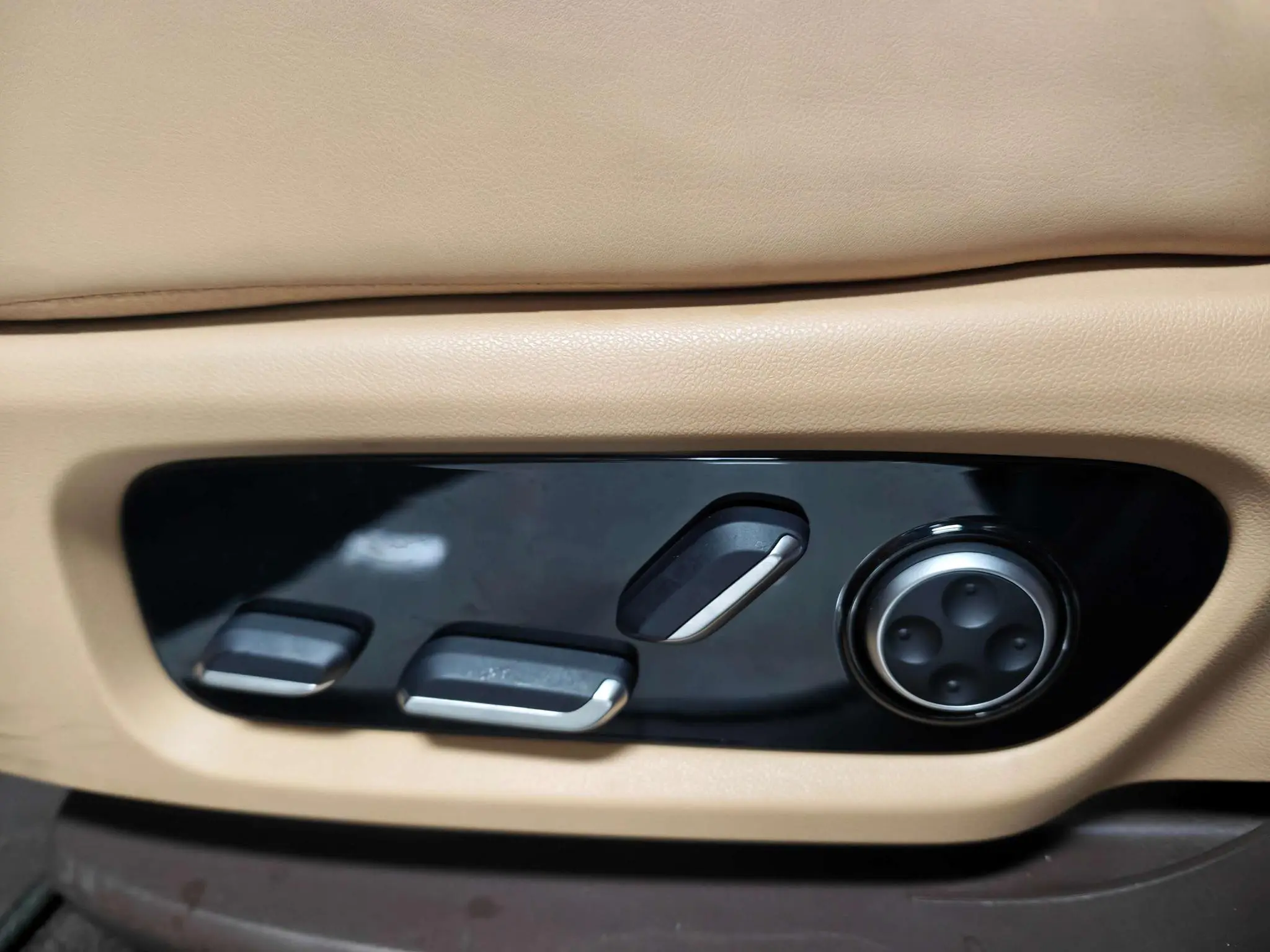 AITO Ask the world M9 Extended range Ultra six-seater version