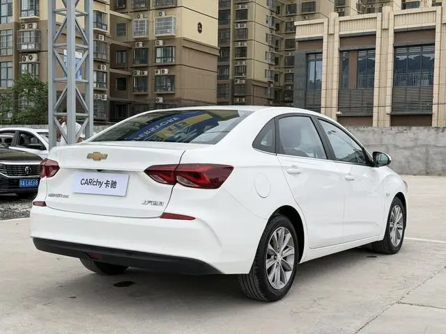 Chevrolet Cruze 320 automatic Enjoy Skylight version