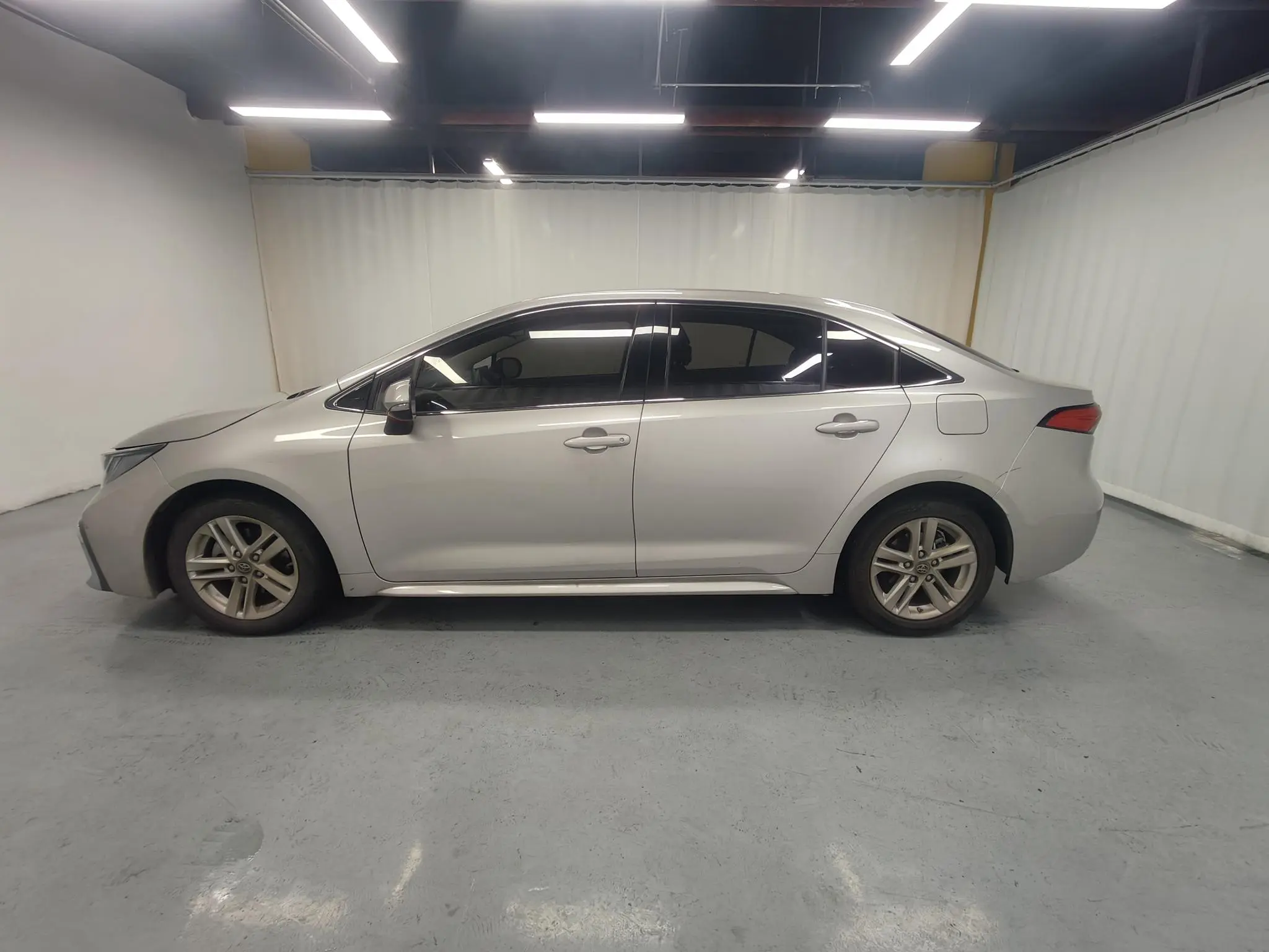 TOYOTA Ling Shang 2.0L Leading version