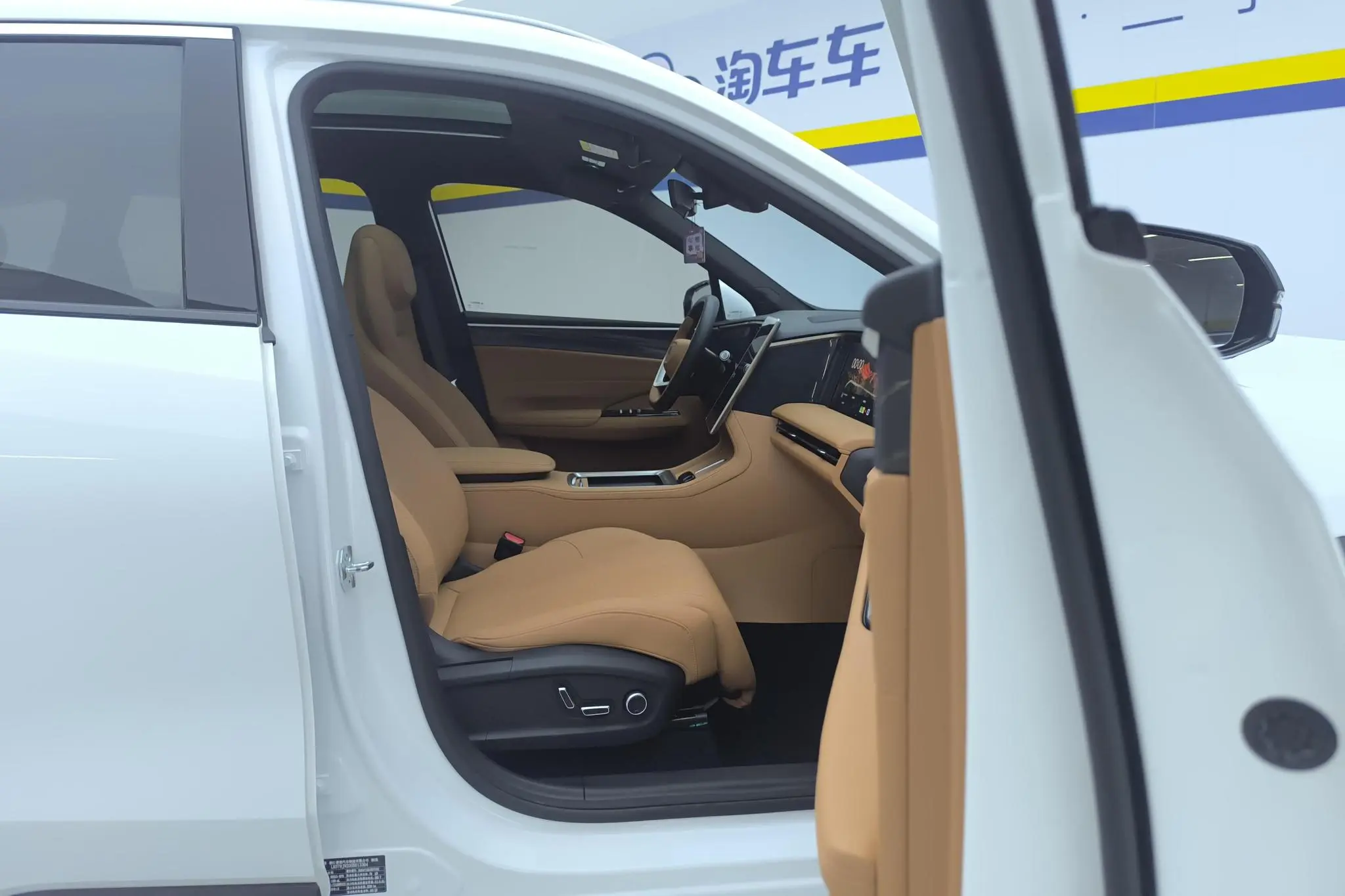 Geely Galaxy Galaxy L7 1.5L EM-i 115km Discovery+ version