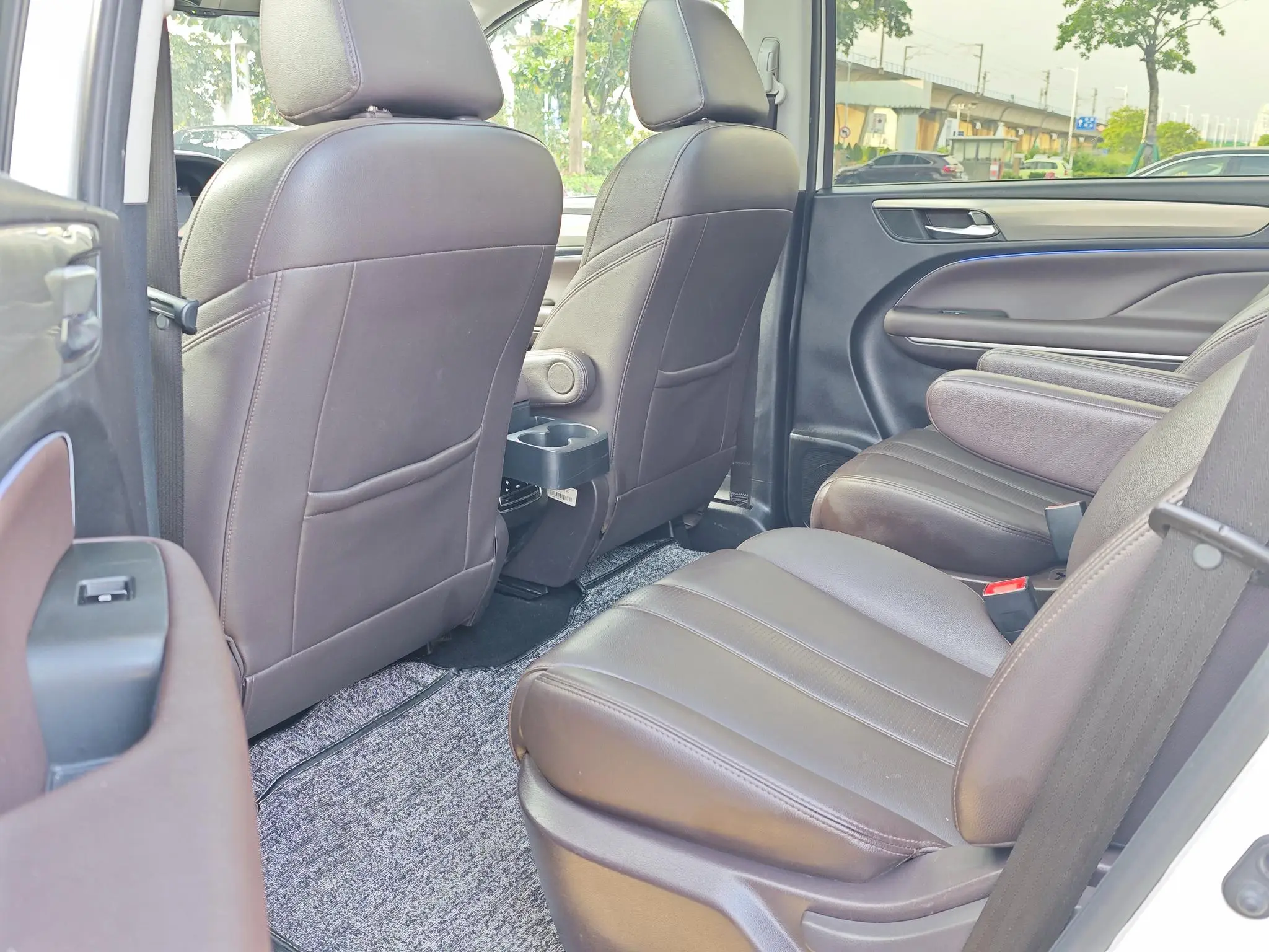 GAC Trumpchi M6 270T automatic Premium Edition 7-seater Country V