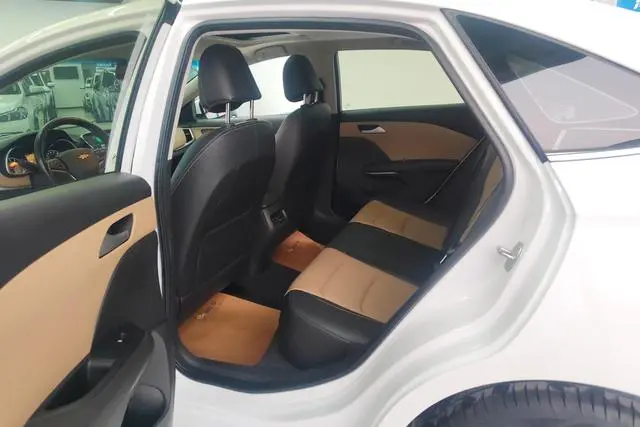 Chevrolet Cruze 320 automatic Enjoy Skylight version