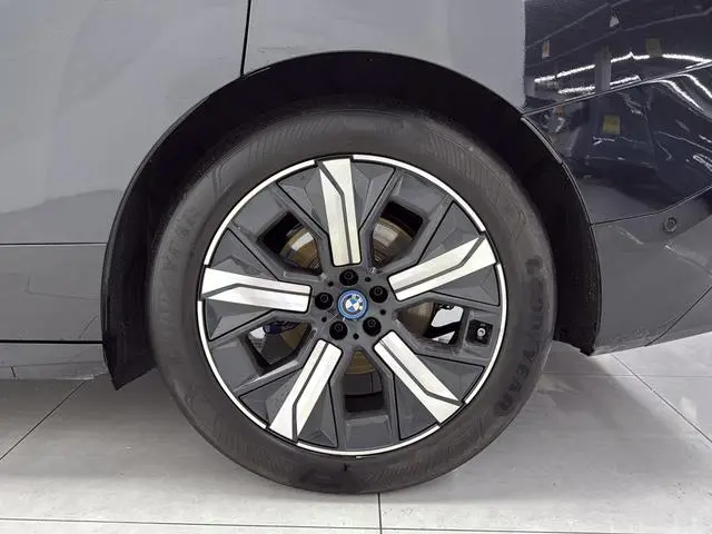 BMW BMW iX xDrive40