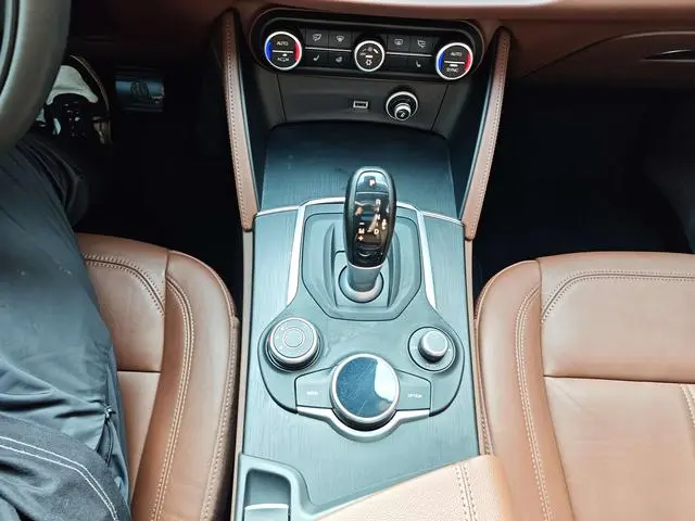 Alfa Romeo Stelvio 2.0T 200HP Elite Edition