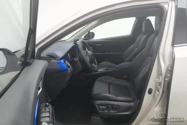 TOYOTA Toyota C-HR 2.0L Deluxe Edition