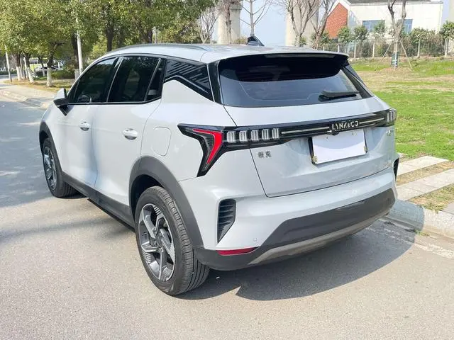 LYNK & CO Lynk & Co. 06 EM-P PHEV Remix Pro