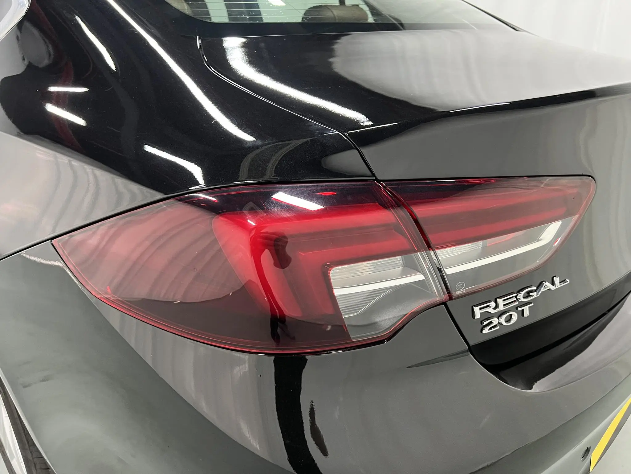 Buick Regal 20T Elite Country VI