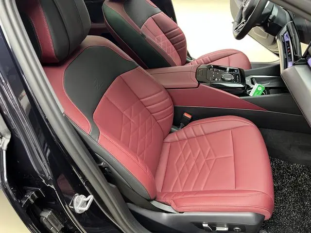 BMW BMW i5 eDrive40L M sports suit