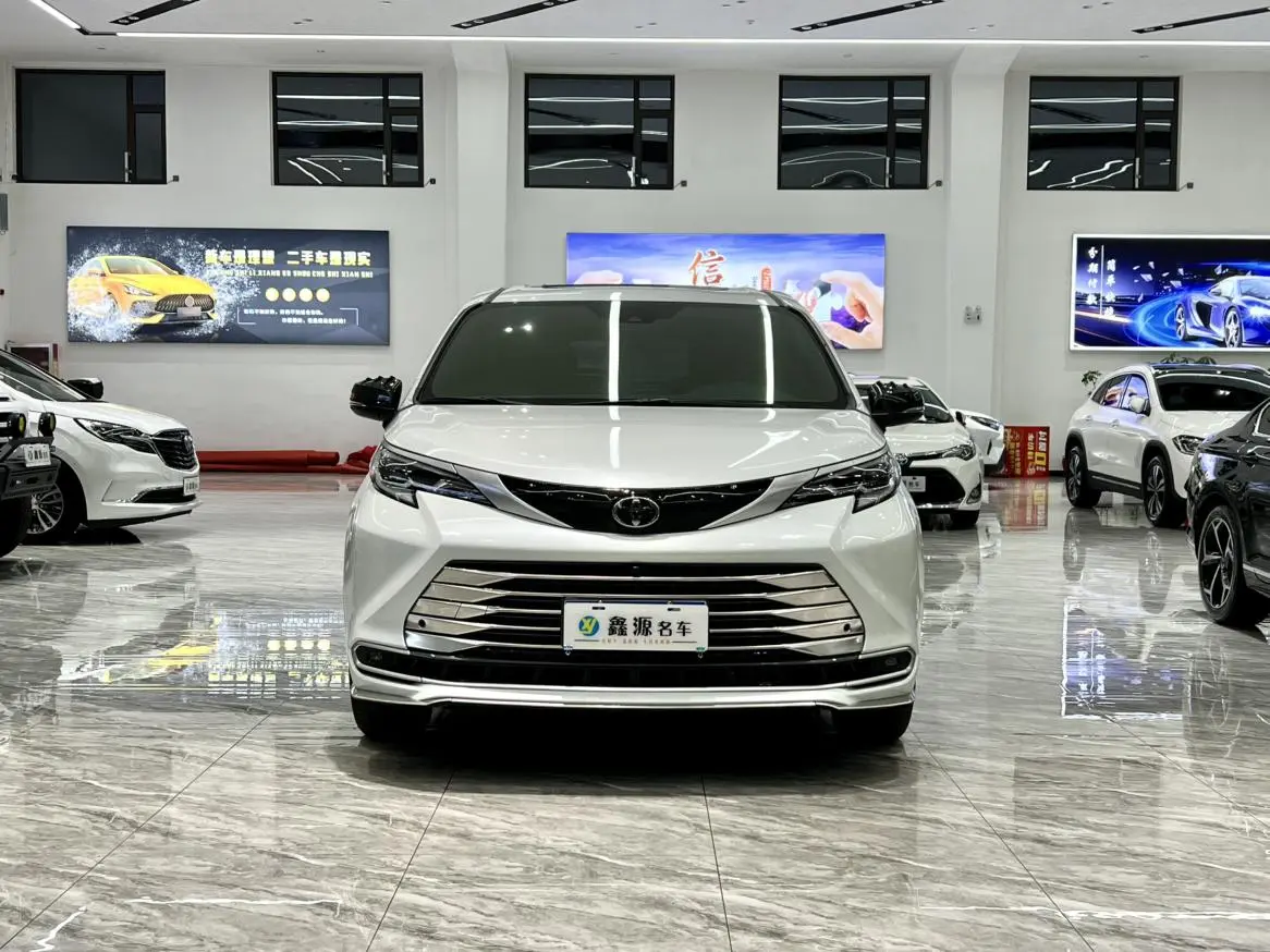 TOYOTA Saina Dual engine 2.5L four-wheel drive deluxe edition