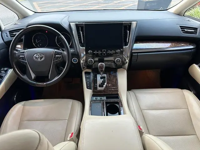 TOYOTA Elfa Dual engine 2.5L Deluxe Edition