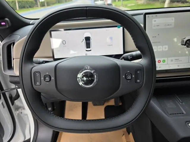 Volvo Volvo XC70 Four-wheel drive, long battery life Core
