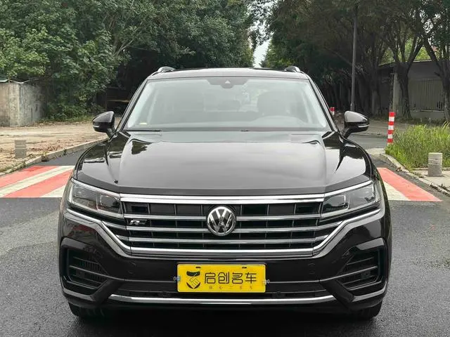 Volkswagen Touareg 3.0 TSI Sharp Front Version Country V