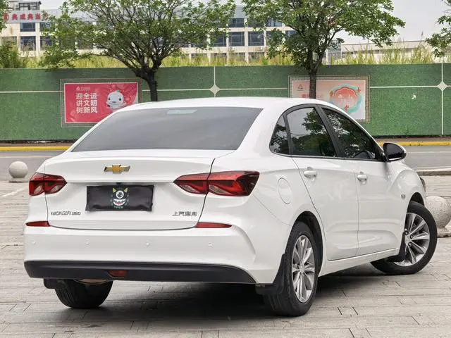 Chevrolet Cruze 320 automatic Enjoy Skylight version