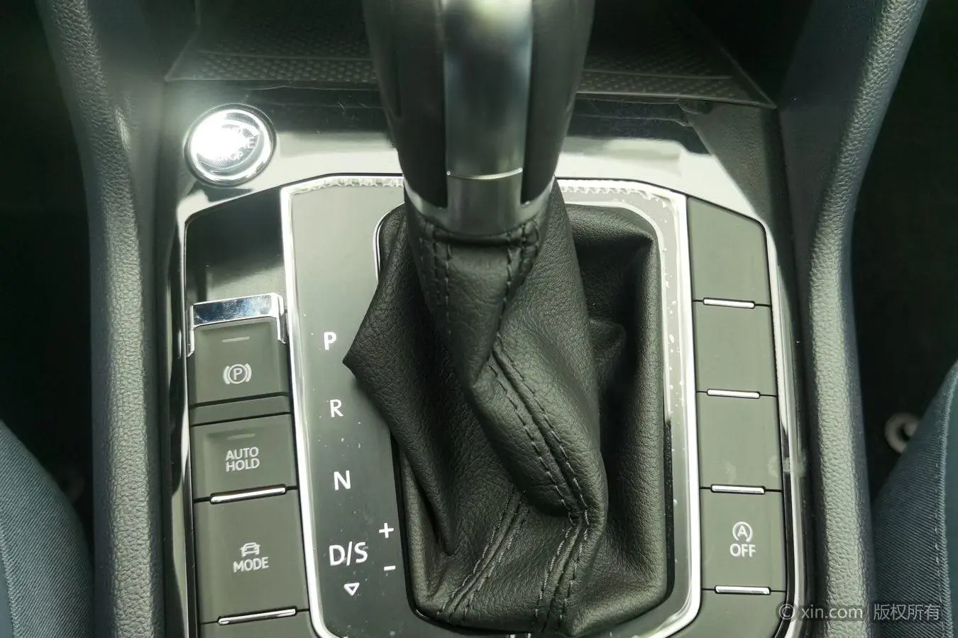 Volkswagen Tuyue 300TSI two-wheel drive full moon version