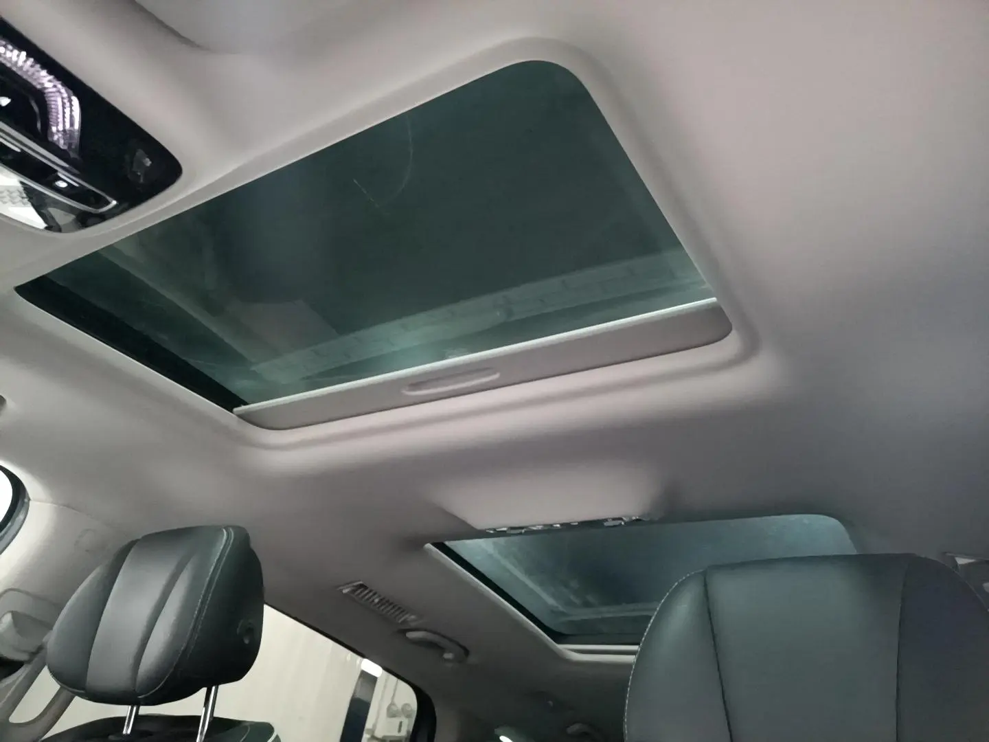 Roewe Roewe iMAX8 400TGI Premium Edition