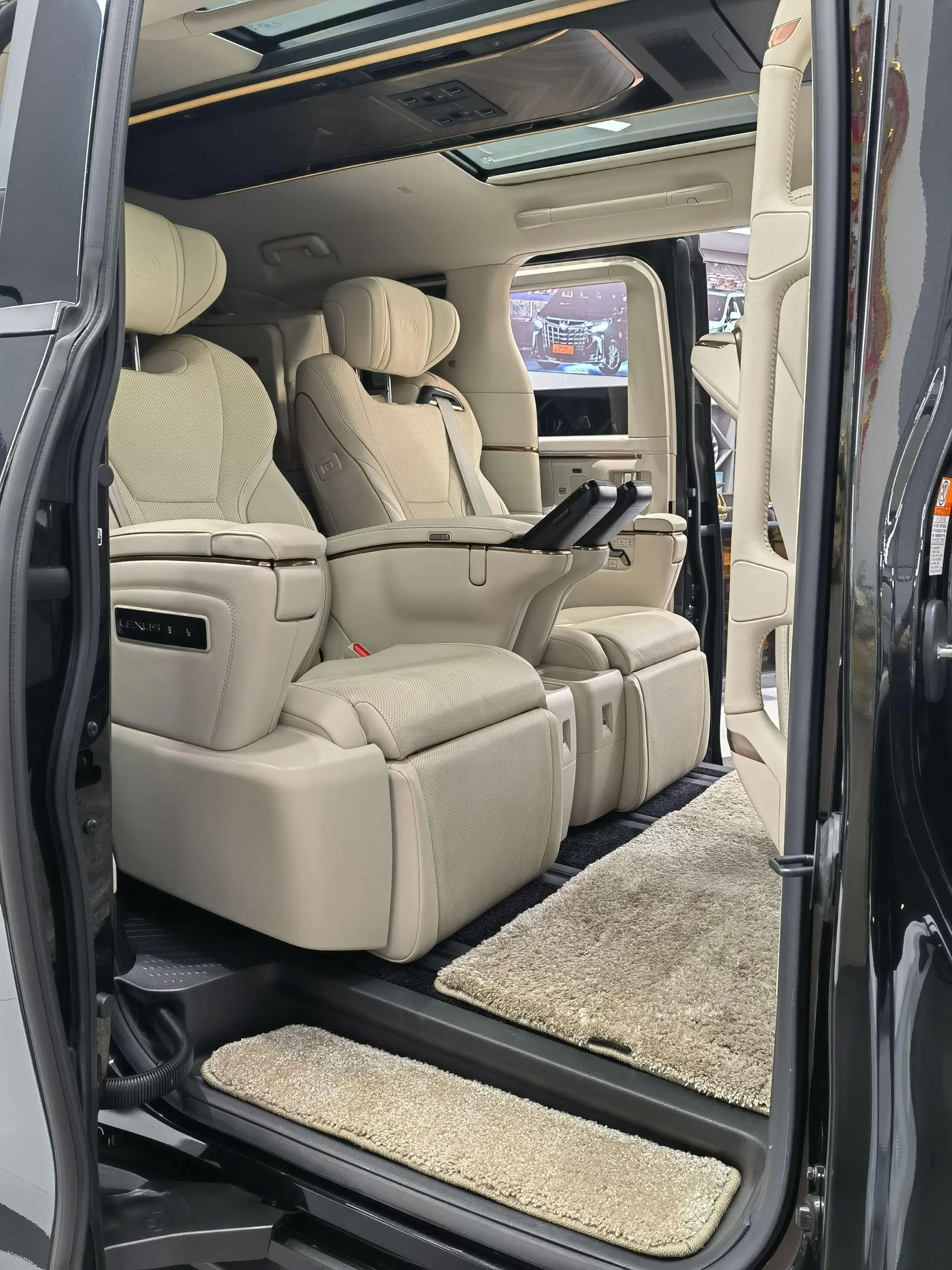 Lexus Lexus LM 500h DIRECT4 six-seater premium edition