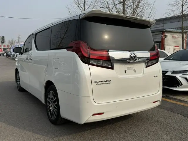 TOYOTA Elfa 3.5L Premium Edition