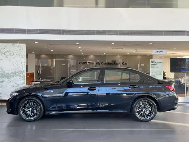 BMW BMW 3 Series 330Li Exclusive M Sports Yao Ye Suit