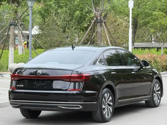 Volkswagen Passat PHEV 430PHEV Hybrid Deluxe Edition