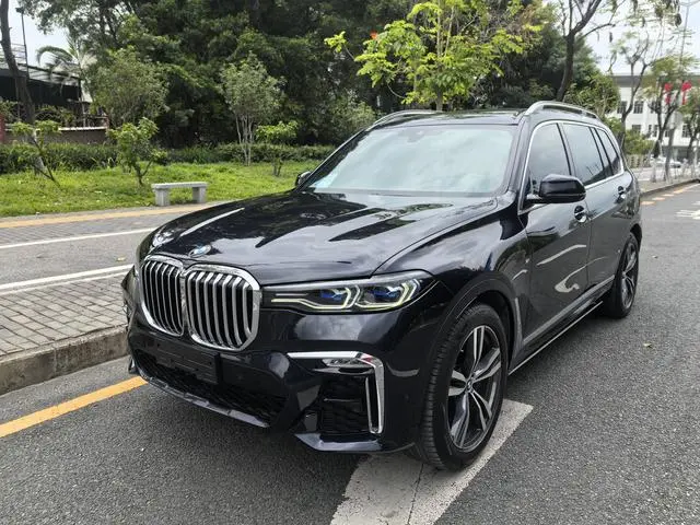 BMW BMW X7 xDrive40i Exclusive M Sports Suit