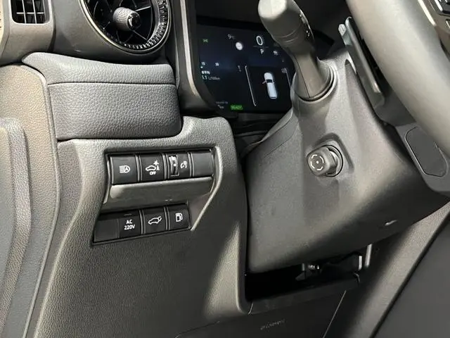 TOYOTA Prado 2.4T dual-engine Hummer WX version 6-seater