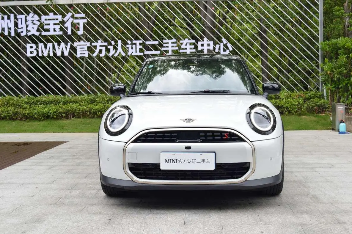 MINI MINI 2.0T COOPER S five-door version artist