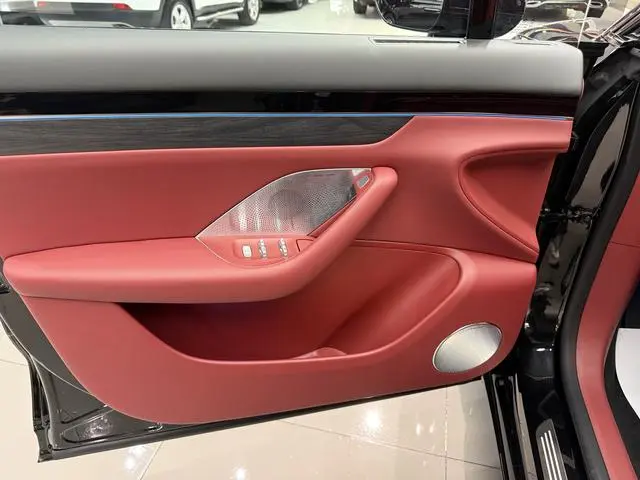 LUXEED Wisdom World R7 Pure electric UItra