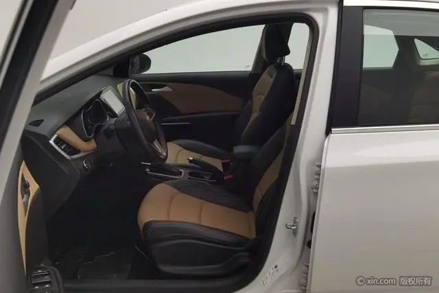 Chevrolet Cruze 320 automatic Enjoy Skylight version