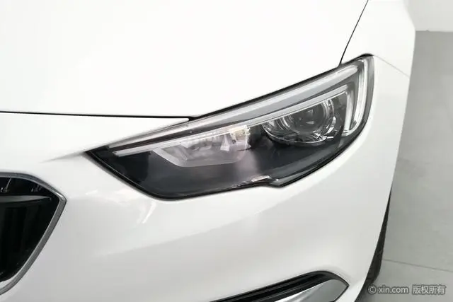Buick Regal 20T Elite Country VI