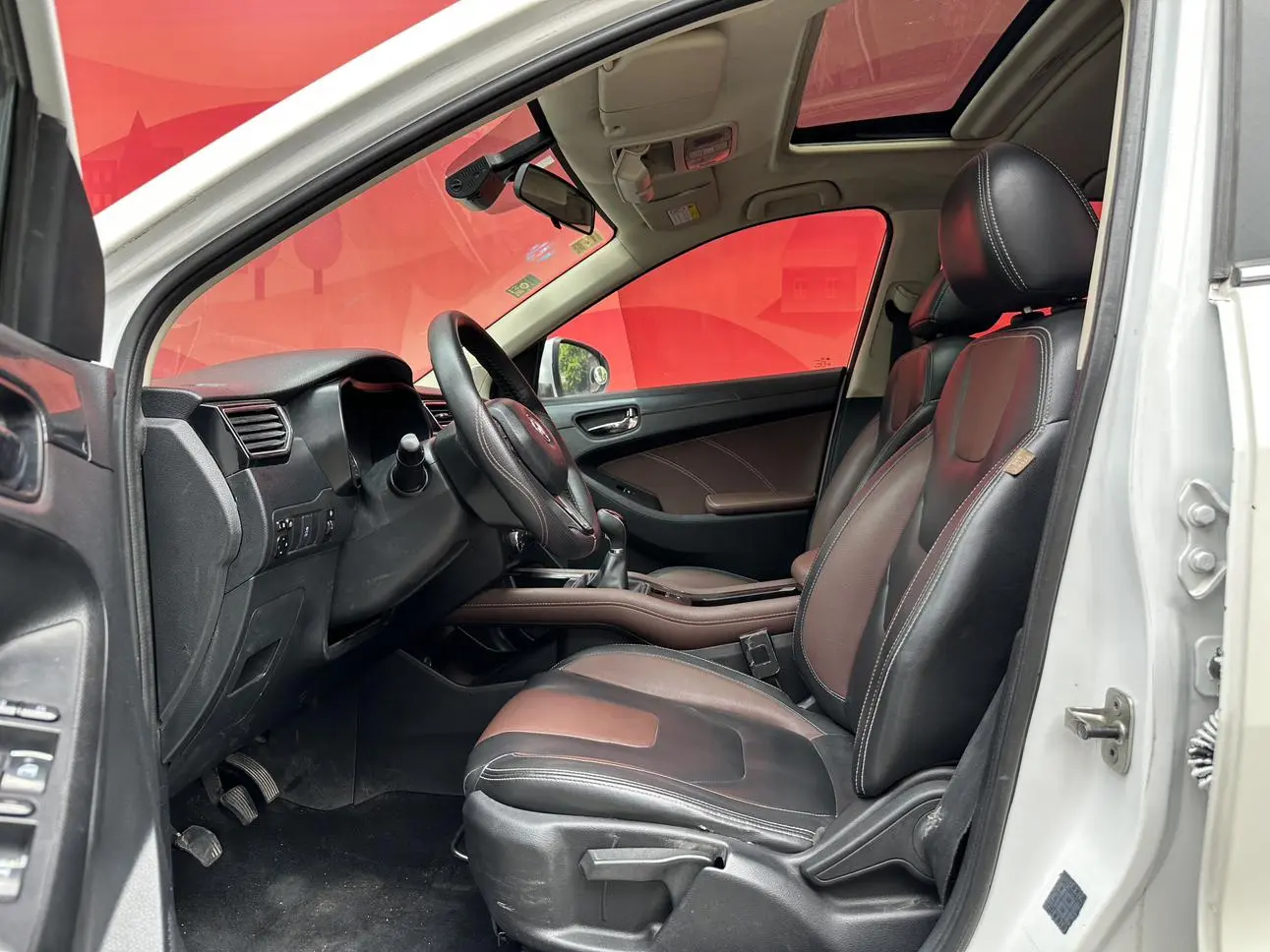 Dongfeng Fengguang Scenery 580 1.5T manual luxury type