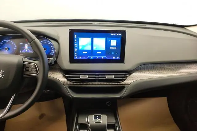 Hongqi Hongqi E-QM5 Basic Travel Version