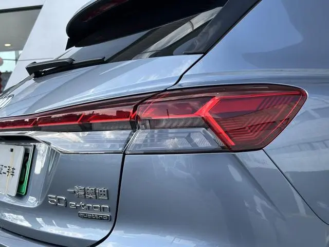 Audi Audi Q4 e-tron 50 e-tron quattro Creative Edition