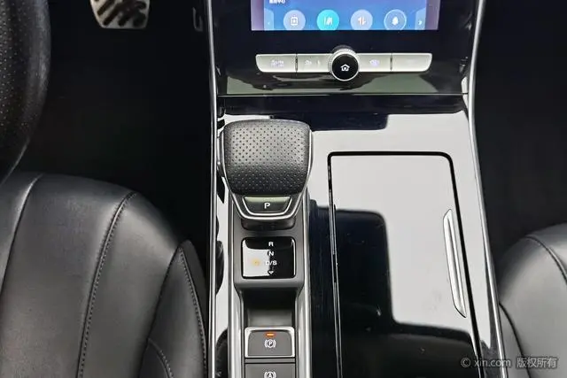 Roewe Roewe RX5 MAX 400TGI Automatic Smart Cockpit Ultimate Edition