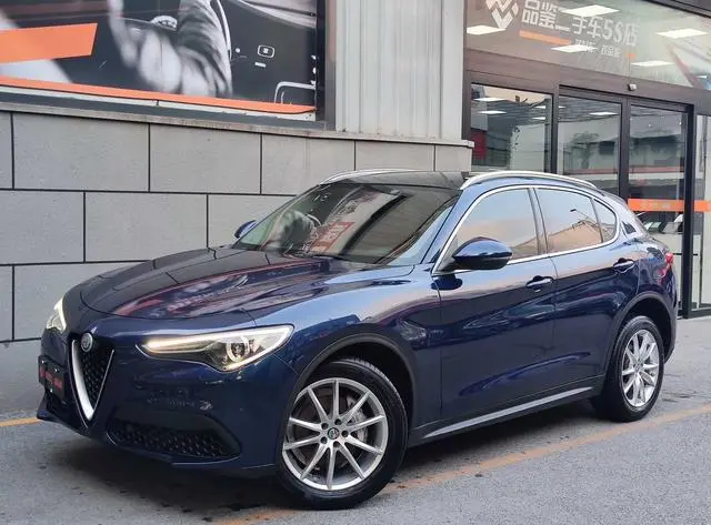 Alfa Romeo Stelvio 2.0T 200HP Deluxe Edition